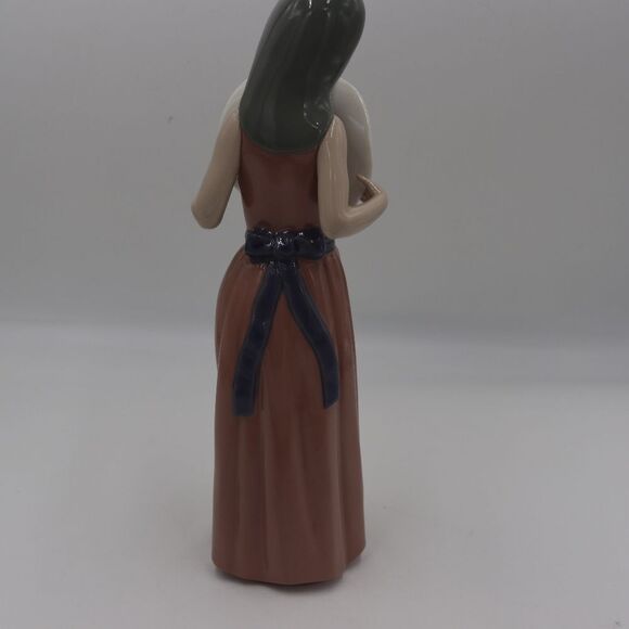 Lladro 5007 Bashful Girl in Pink Dress with Hat Figurine Statuette - Picture 5 of 12